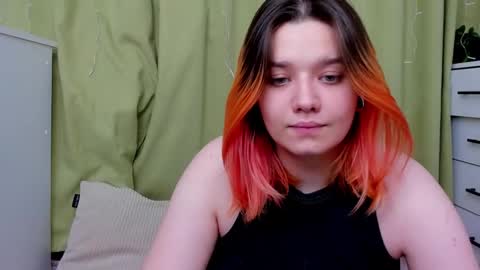 Snapshot of edna_dana chatting on 12/19/25, 06:59 Edna online show from 12/19/25, 06:59