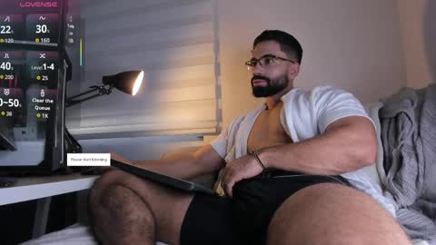 Snapshot of edrick_walton chatting on 05/13/26, 12:02 edrick online show from 05/13/26, 12:02