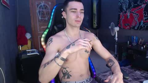 Snapshot of eduard_loveee chatting on 12/21/24, 11:22 Eduar online show from 12/21/24, 11:22