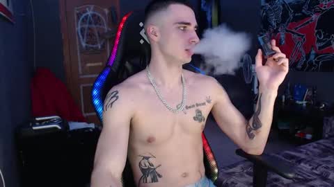 Snapshot of eduard_loveee chatting on 12/25/24, 11:22 Eduar online show from 12/25/24, 11:22