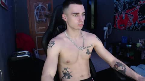 Snapshot of eduard_loveee chatting on 12/29/24, 03:13 Eduar online show from 12/29/24, 03:13