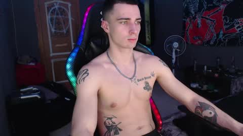 Snapshot of eduard_loveee chatting on 02/28/25, 01:03 Eduar online show from 02/28/25, 01:03