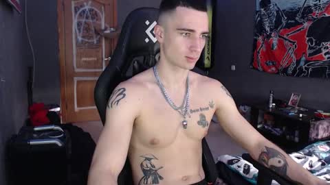 Snapshot of eduard_loveee chatting on 10/10/25, 08:13 Eduar online show from 10/10/25, 08:13