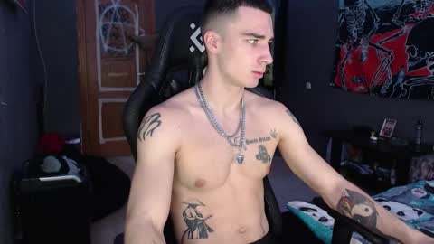 Snapshot of eduard_loveee chatting on 10/14/25, 09:43 Eduar online show from 10/14/25, 09:43