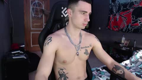 Snapshot of eduard_loveee chatting on 10/20/25, 09:43 Eduar online show from 10/20/25, 09:43