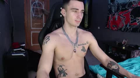 Snapshot of eduard_loveee chatting on 10/22/25, 10:48 Eduar online show from 10/22/25, 10:48