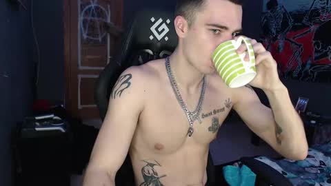 Snapshot of eduard_loveee chatting on 10/24/25, 11:06 Eduar online show from 10/24/25, 11:06