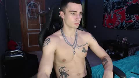 Snapshot of eduard_loveee chatting on 10/29/25, 01:02 Eduar online show from 10/29/25, 01:02