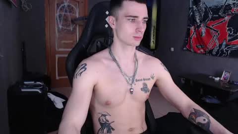 Snapshot of eduard_loveee chatting on 04/21/26, 10:32 Eduar online show from 04/21/26, 10:32