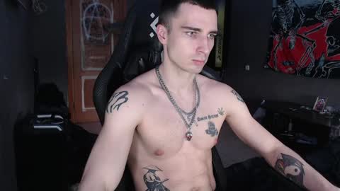 Snapshot of eduard_loveee chatting on 04/23/26, 01:13 Eduar online show from 04/23/26, 01:13