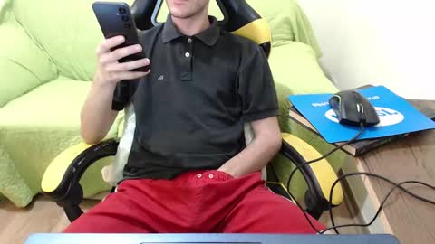 Snapshot of eduardobrain7 chatting on 11/24/25, 07:52 eduardobrain7 online show from 11/24/25, 07:52