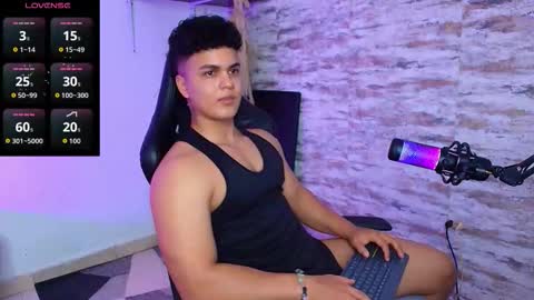 Snapshot of edward__clarck chatting on 12/15/25, 04:28 EDWARD CLARCK online show from 12/15/25, 04:28