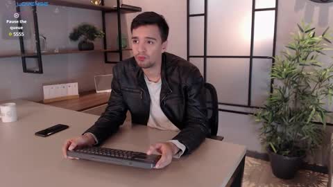 Eduardo online show from 01/12/25, 03:17