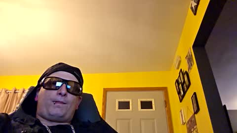 Snapshot of edwardaims_2please chatting on 10/16/25, 02:45 edwardaims_2please online show from 10/16/25, 02:45