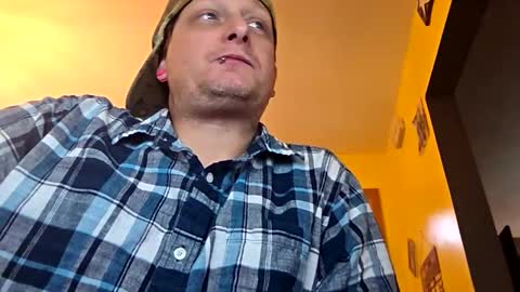 Snapshot of edwardaims_2please chatting on 11/02/25, 02:52 edwardaims_2please online show from 11/02/25, 02:52