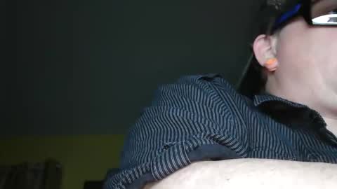 Snapshot of edwardaims_2please chatting on 12/03/25, 02:52 edwardaims_2please online show from 12/03/25, 02:52