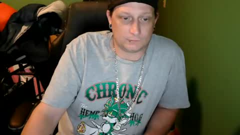 Snapshot of edwardaims_2please chatting on 06/12/26, 03:05 edwardaims_2please online show from 06/12/26, 03:05