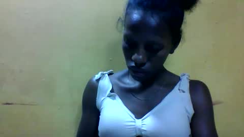Snapshot of edwige770943 chatting on 04/20/26, 06:31 edwige770943 online show from 04/20/26, 06:31