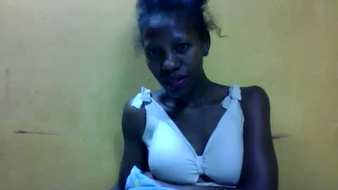 Snapshot of edwige770943 chatting on 04/21/26, 03:24 edwige770943 online show from 04/21/26, 03:24