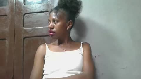Snapshot of edwige770943 chatting on 05/18/26, 04:13 edwige770943 online show from 05/18/26, 04:13
