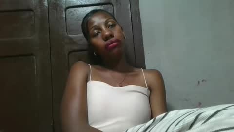 Snapshot of edwige770943 chatting on 05/20/26, 05:35 edwige770943 online show from 05/20/26, 05:35