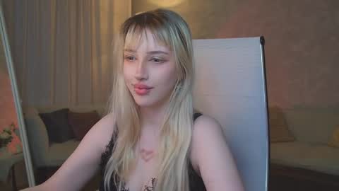 Snapshot of eevamarie chatting on 03/27/26, 05:12 EVA NON NUDE online show from 03/27/26, 05:12