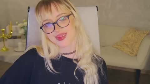 Snapshot of eevamarie chatting on 05/01/26, 04:33 EVA NON NUDE online show from 05/01/26, 04:33