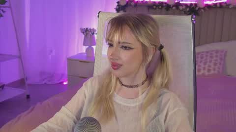 Snapshot of eevamarie chatting on 05/06/26, 04:56 EVA NON NUDE online show from 05/06/26, 04:56