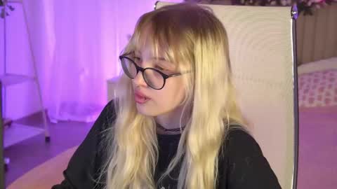 Snapshot of eevamarie chatting on 05/07/26, 04:34 EVA NON NUDE online show from 05/07/26, 04:34