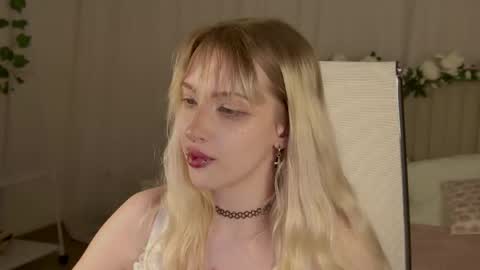 Snapshot of eevamarie chatting on 05/09/26, 04:34 EVA NON NUDE online show from 05/09/26, 04:34