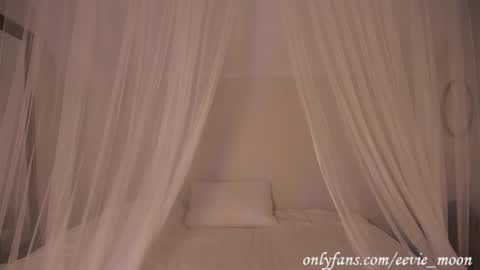 eevie online show from 02/28/25, 07:37