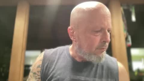 Snapshot of eevilempire chatting on 04/22/26, 04:41 Harley Biker online show from 04/22/26, 04:41