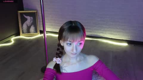 Effie online show from 12/17/25, 01:11