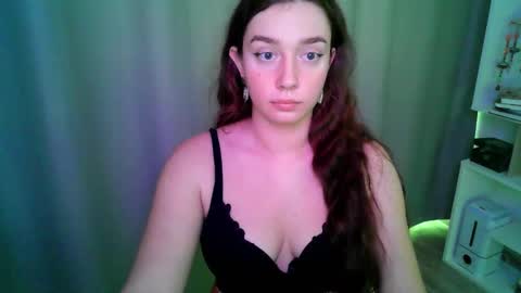 effie_balconii online show from 09/19/25, 12:39