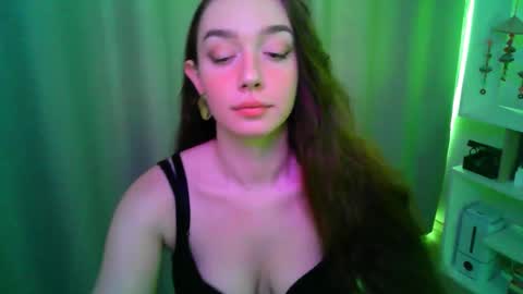 Snapshot of effie_balconii chatting on 03/08/26, 12:42 effie_balconii online show from 03/08/26, 12:42