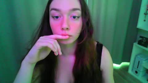 Snapshot of effie_balconii chatting on 03/20/26, 11:37 effie_balconii online show from 03/20/26, 11:37