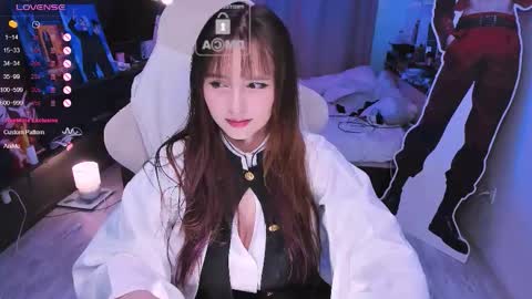 Effie online show from 10/25/25, 12:13