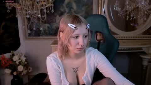 effiemeowley online show from 03/04/26, 04:29