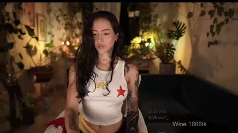 Snapshot of effylowell_ chatting on 07/04/26, 01:12 Effy online show from 07/04/26, 01:12