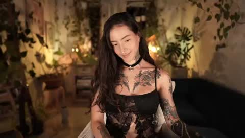 Snapshot of effylowell_ chatting on 07/14/26, 02:05 Effy online show from 07/14/26, 02:05