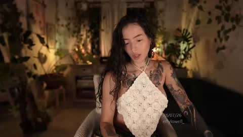 Snapshot of effylowell_ chatting on 07/29/26, 01:26 Effy online show from 07/29/26, 01:26