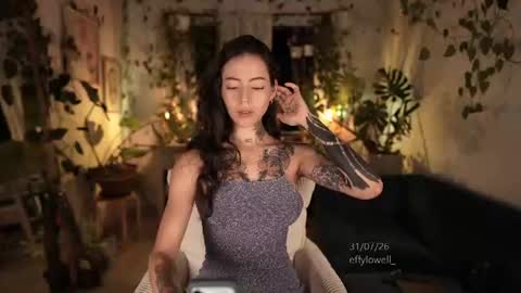 Snapshot of effylowell_ chatting on 08/01/26, 02:22 Effy online show from 08/01/26, 02:22