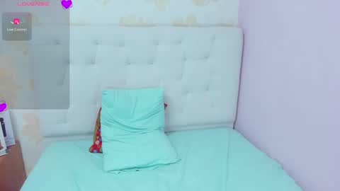 Snapshot of effystonnem chatting on 12/21/24, 06:23  E F F Y  online show from 12/21/24, 06:23