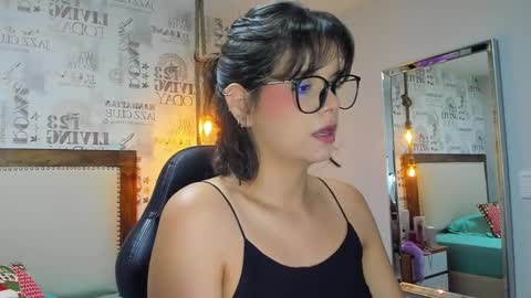 Snapshot of effystonnem chatting on 01/05/25, 07:28  E F F Y  online show from 01/05/25, 07:28