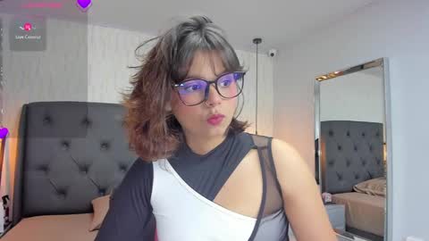 Snapshot of effystonnem chatting on 02/20/25, 07:30  E F F Y  online show from 02/20/25, 07:30