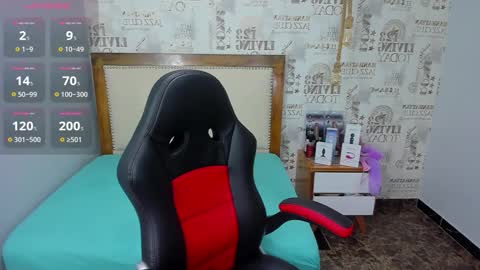 Snapshot of effystonnem chatting on 10/24/25, 08:05  E F F Y  online show from 10/24/25, 08:05