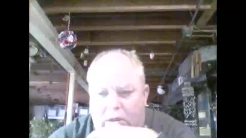 Snapshot of efriff chatting on 05/03/26, 01:28 efriff online show from 05/03/26, 01:28