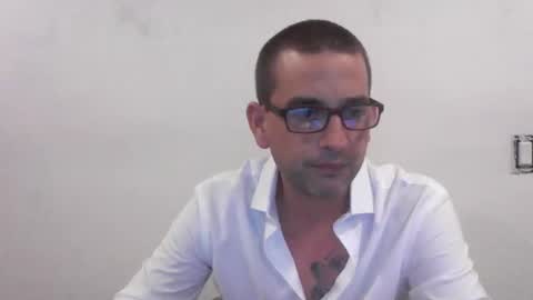 Snapshot of eguevara555500 chatting on 04/18/26, 09:46 SilverBulture online show from 04/18/26, 09:46