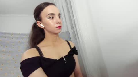 Snapshot of ehotlovea chatting on 06/24/26, 11:04 Erik and Alice online show from 06/24/26, 11:04