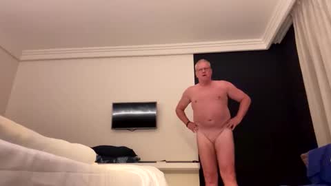 Snapshot of eichelhorn chatting on 11/13/25, 01:26 eichelhorn online show from 11/13/25, 01:26